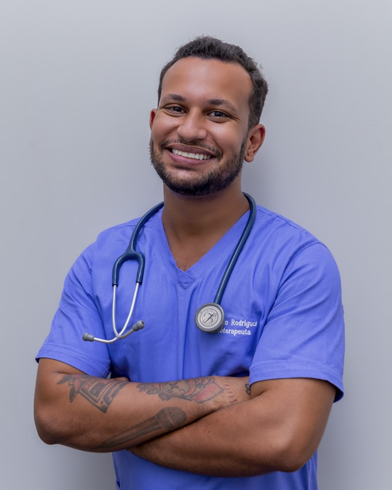Dr. Andrés Valdez, Odontólogo General