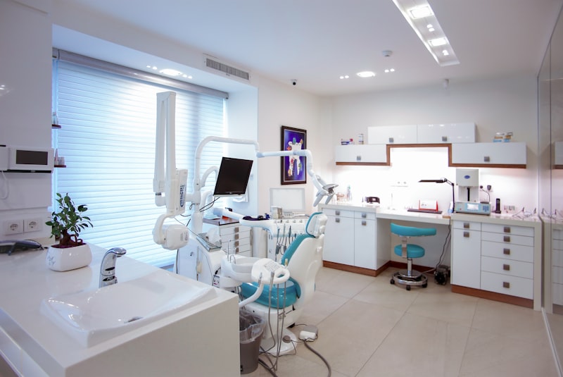 Implantes dentales de titanio y zirconio
